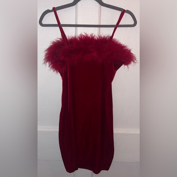Elegant Red Fur-Trimmed Dress Fashion Nova Size Small - Picture 4 of 5